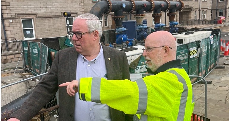Scottish Water Project Manager David Lavery speaking with Councillor Chris Ahearn with over pumping setup shown in background at Tay St